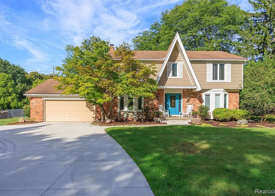 5476 Van Ness Dr