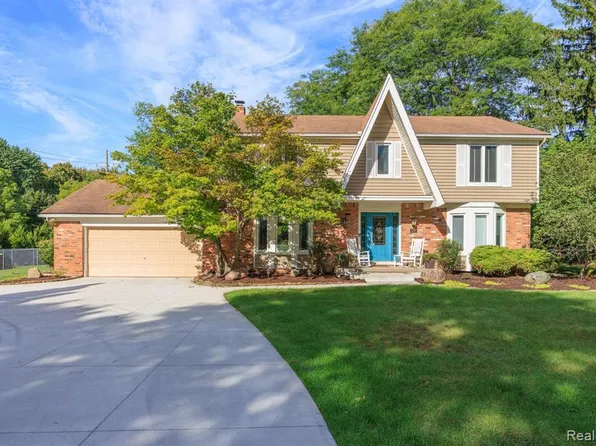 5476 Van Ness Dr, Bloomfield Hills, MI 48302