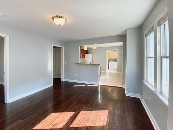 4th image of 410 E Troy St
