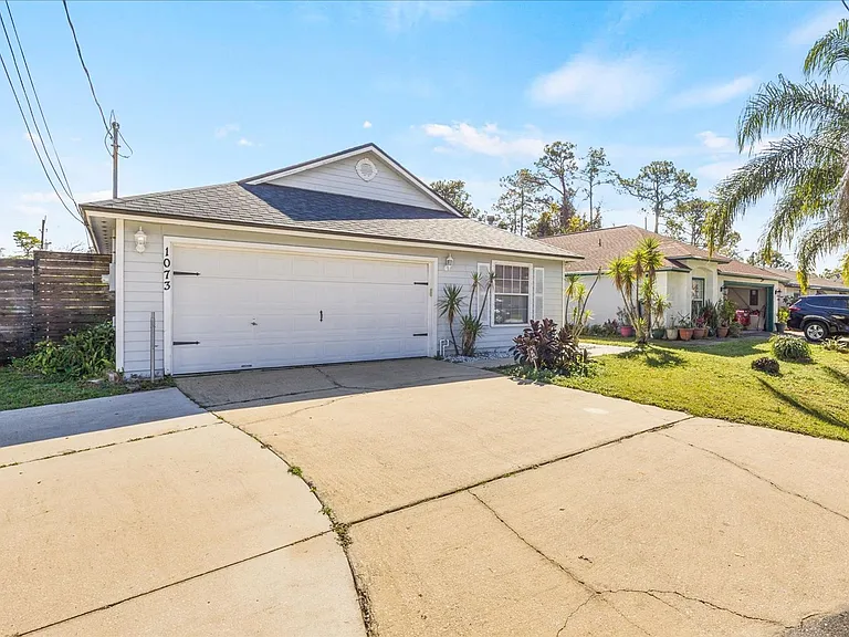 1073 Stocks St — Photo 3
