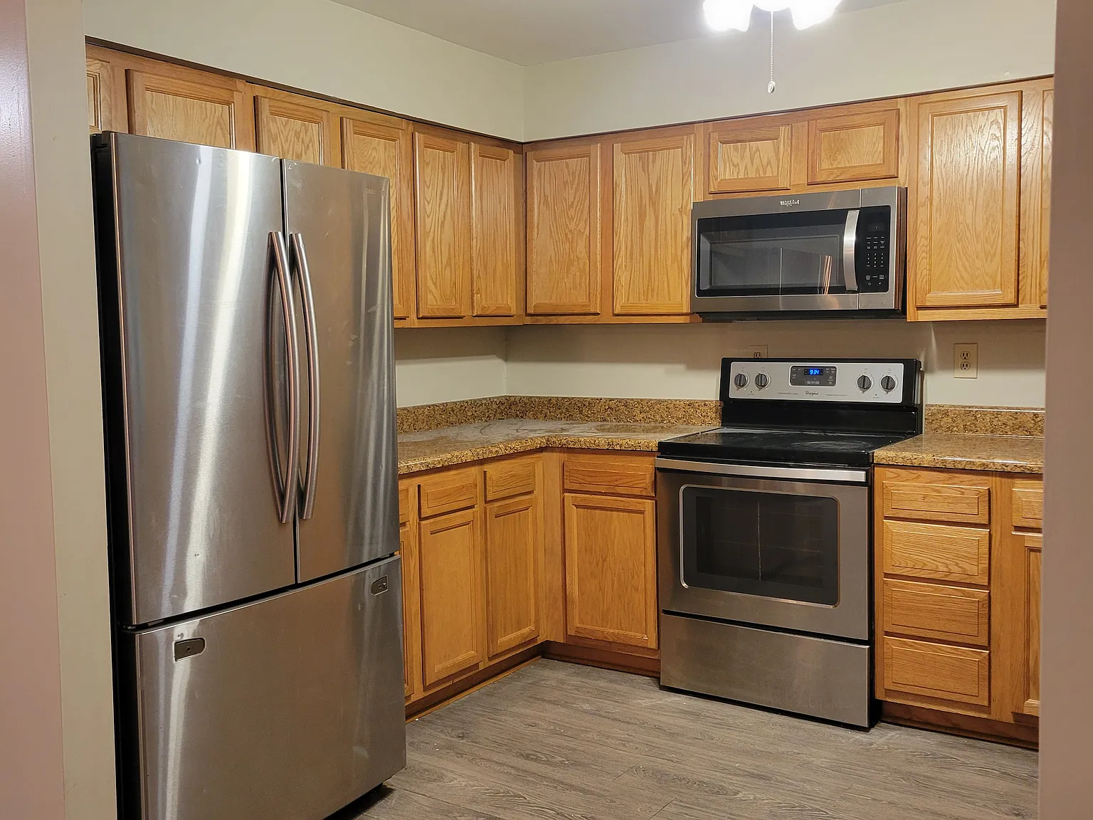 3 bed, 2392 sqft, $2,300 — Photo 3