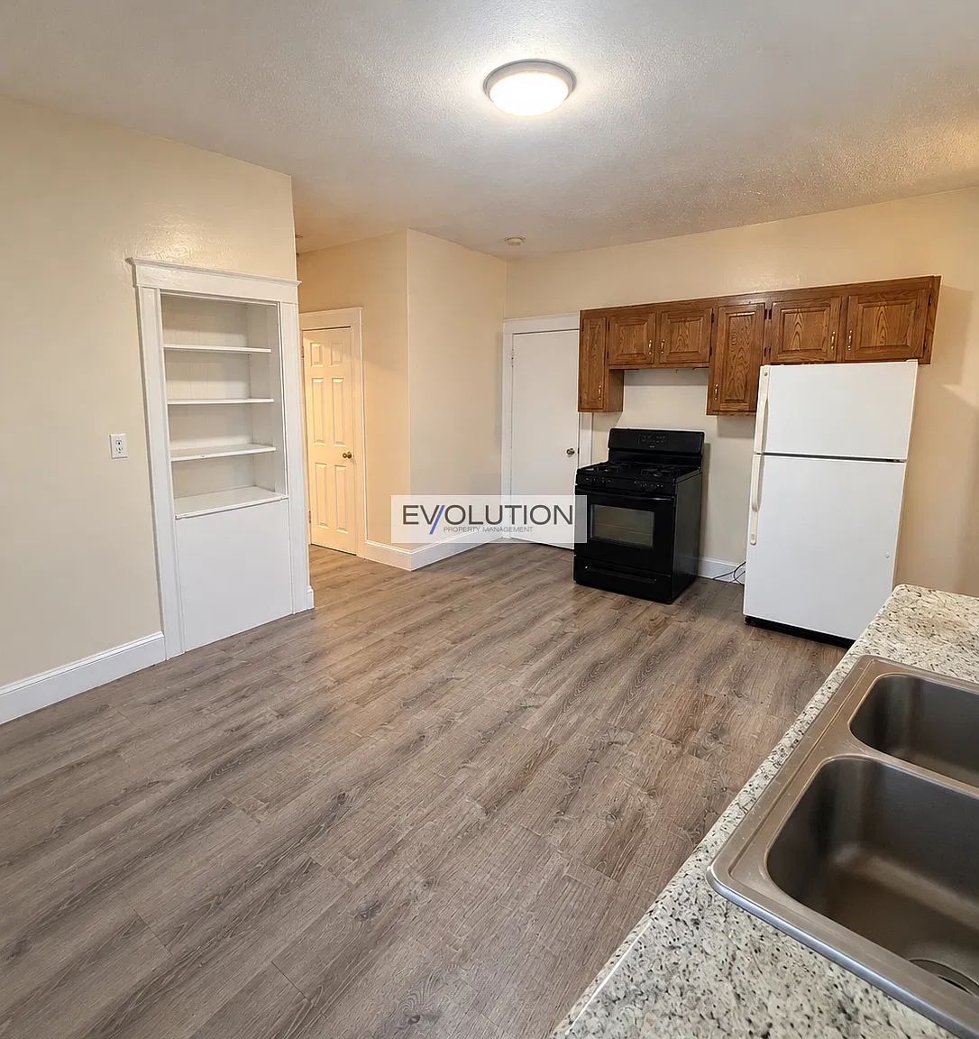 2 bed, 1000 sqft, $1,600 — Photo 2