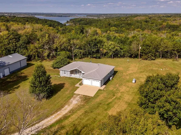 8580 Green Field Ct, Ozawkie, KS 66070