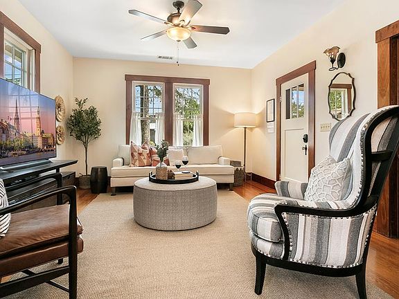 3rd image of 404 N Pecan St