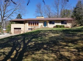 707 Cross Lanes Dr, Nitro, WV 25143