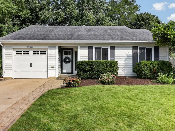2S031 Continental Dr, Warrenville, IL 60555