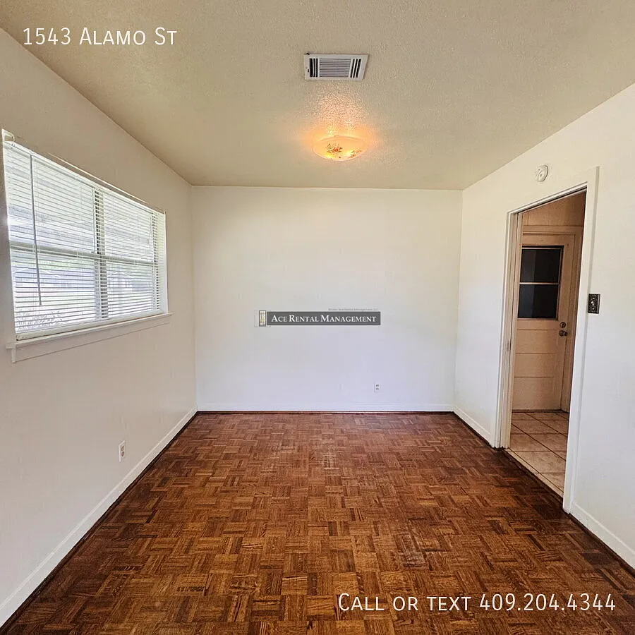 3 Bedroom | 1 Bathroom Single-Family Home located at 1543 Alamo Street in Orange, TX — Photo 4