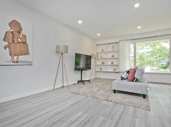 19 Beacham Cres, Toronto, ON M1T 1M9