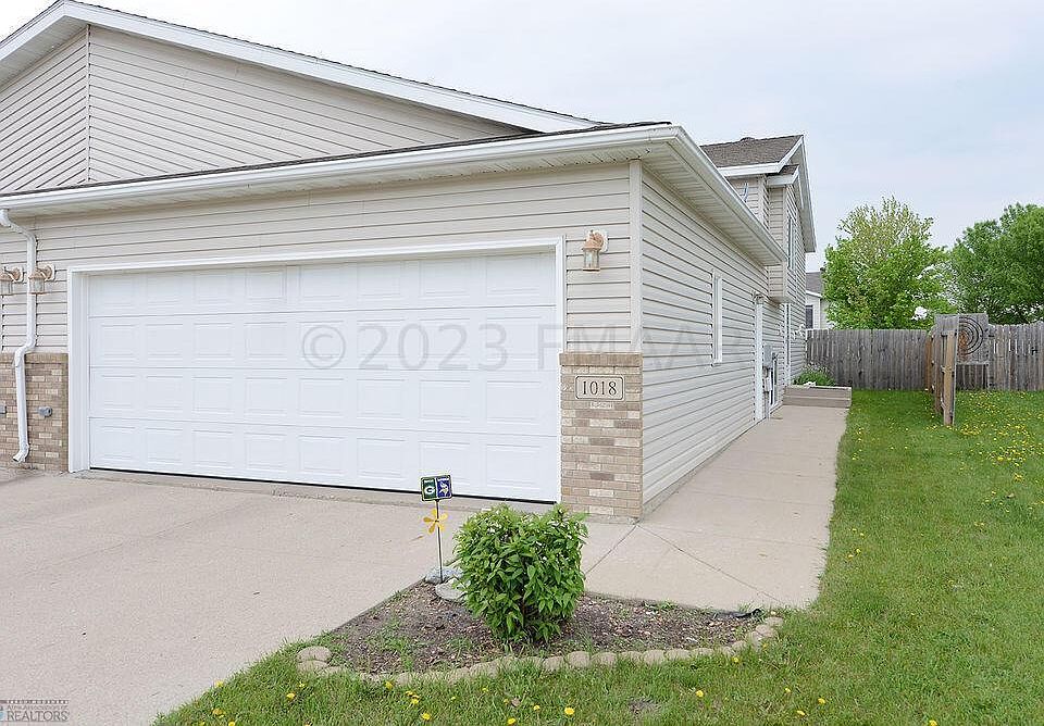 1st image of 1018 35th Ave S