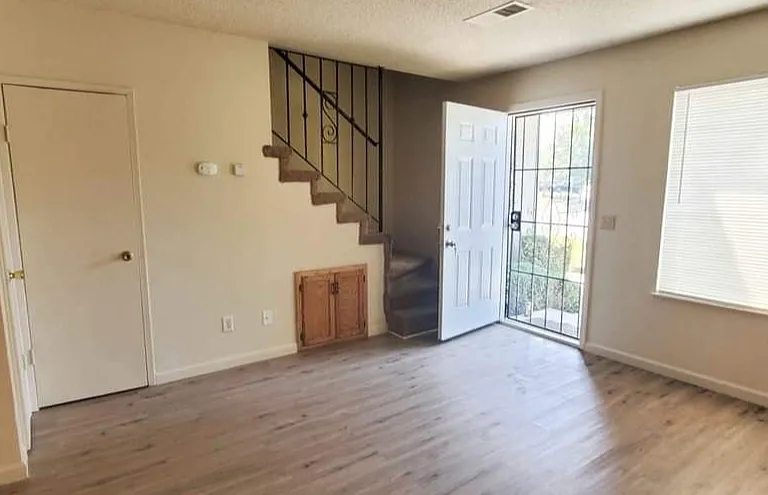 1638 W North Bear Creek Dr — Photo 2