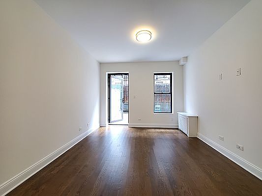 2nd image of 220 E 89th St APT 3