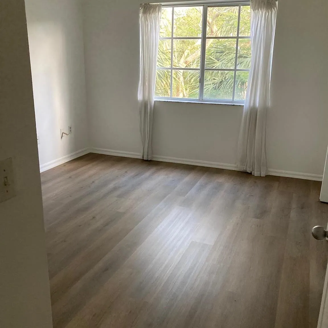 1 bed, 1.0 bath, 726 sqft, $1,950 — Photo 2