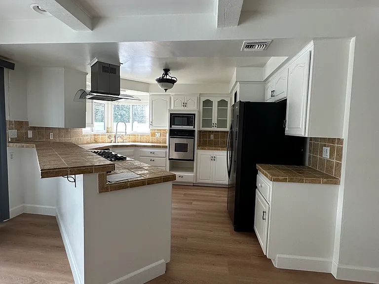 20428 Roslin Ave — Photo 6