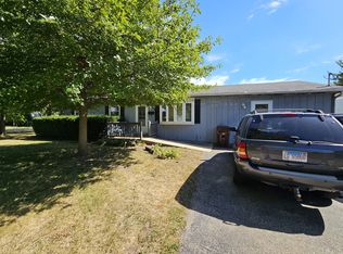 323 Stewart Ave, Woodstock, IL 60098
