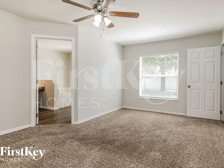 557 Reddicks Cir — Photo 9