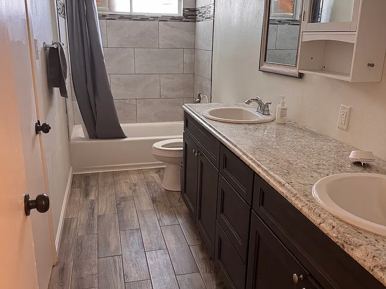 290 E 26th Pl — Photo 16