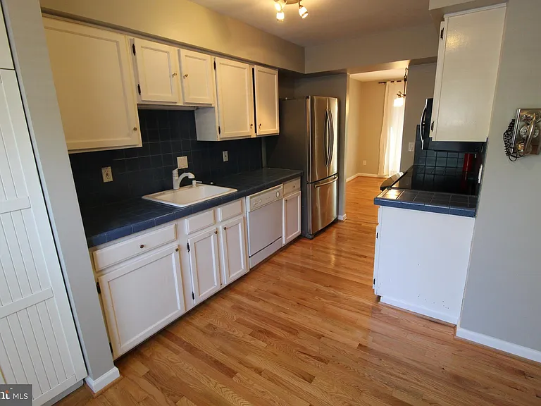 6055 Meyers Landing Ct — Photo 8
