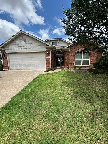 2605 NW 180th St Photo 1