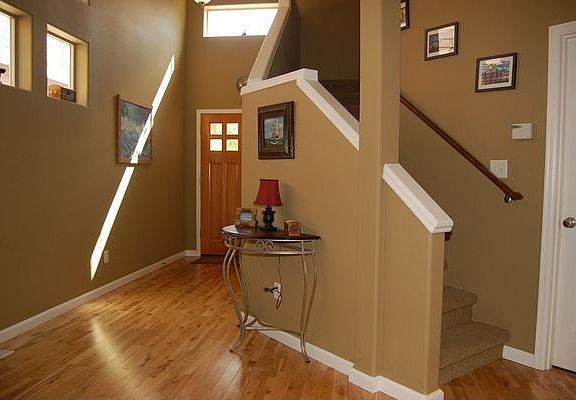 Entryway to stairs