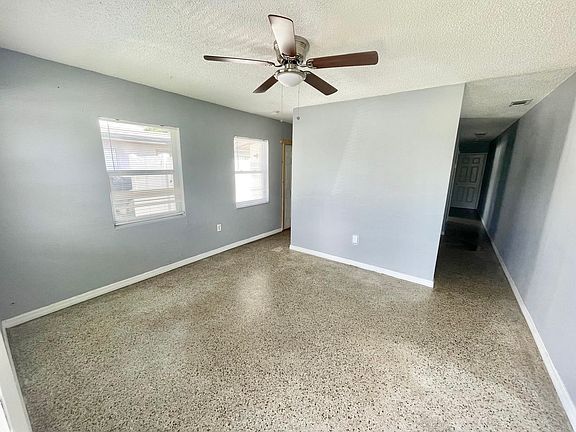 4th image of 4615 Edgewater Dr #1