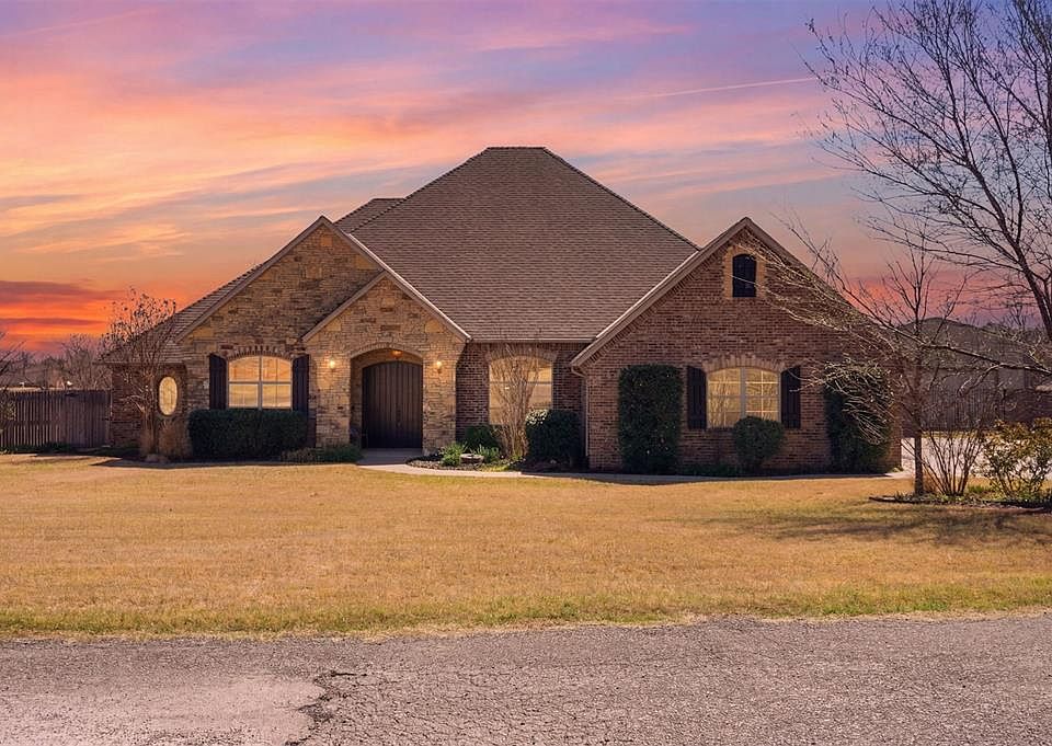 1st image of 3104 Twin Lake Dr