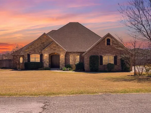 3104 Twin Lake Dr, Moore, OK 73165