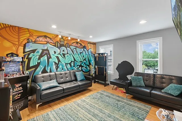 109 Centre St — Photo 10