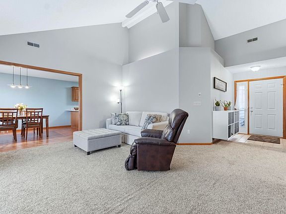 3rd image of 606 Diamond Point Pl