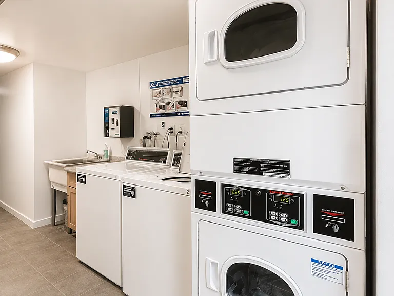 539 E 6th St #5B — Photo 11