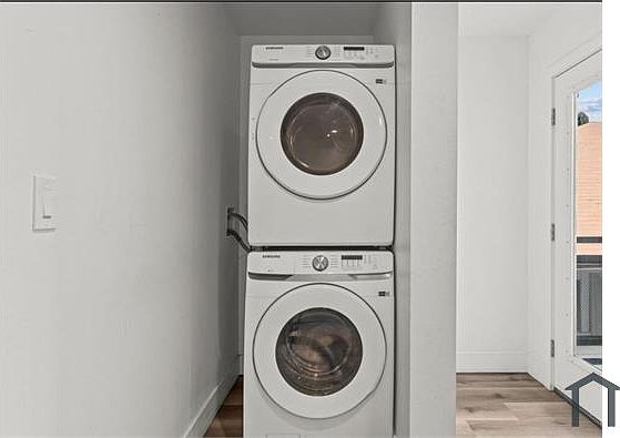 4th image of 1110 W 40th Pl #4