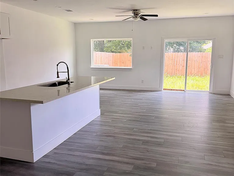 4436 Aledo St — Photo 8