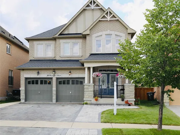 38 Riverglen St, Brampton, ON L6P 3C1