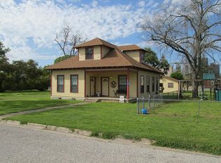 120 W 5th St, Flatonia, TX 78941