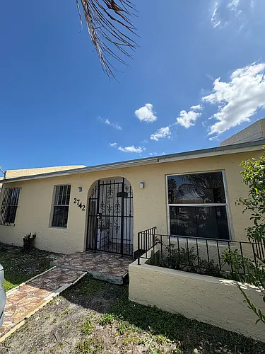 2742 NW 199th Ter Photo 1