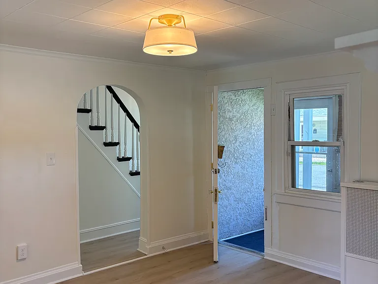 315 Laurel St — Photo 12