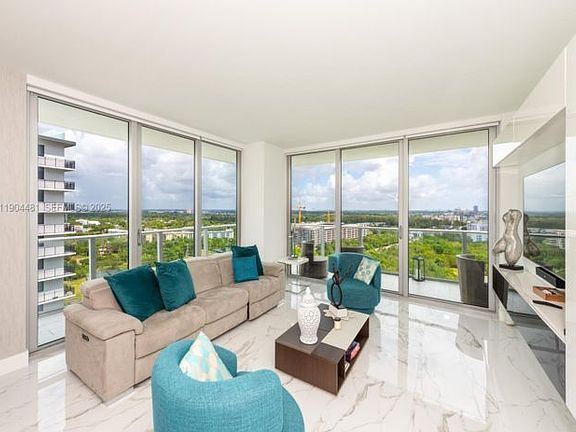 2nd image of 16385 Biscayne Blvd #2001