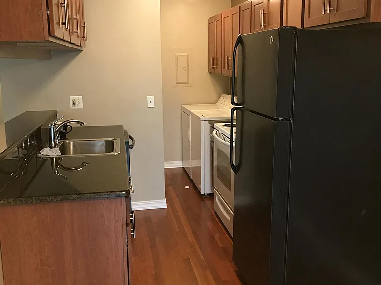 3057 Oakridge Ct — Photo 2