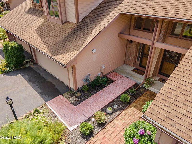3rd image of 4022 Georgetown Square