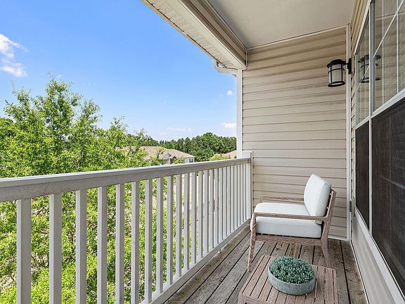 C195540_ArborPlace_1B1B_1134_BALCONY_02_VS
