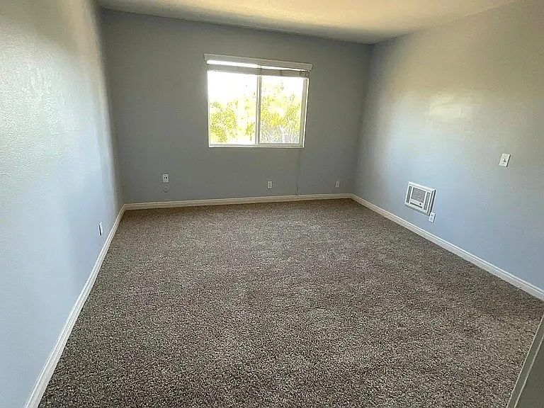 Greenbrier Apartments — Photo 10