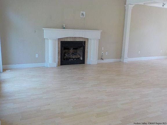 4th image of 75 Dame Van Winkle Cir