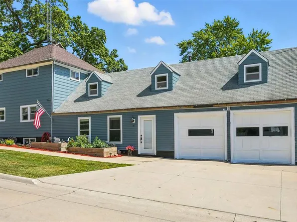 61 Washburn St N, Riverside, IA 52327