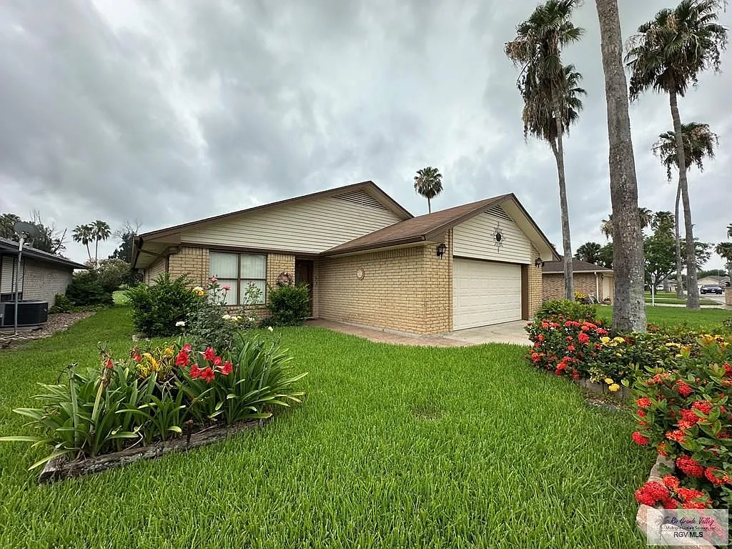 2 bed, 2.0 bath, 1579 sqft, $2,000 — Photo 2