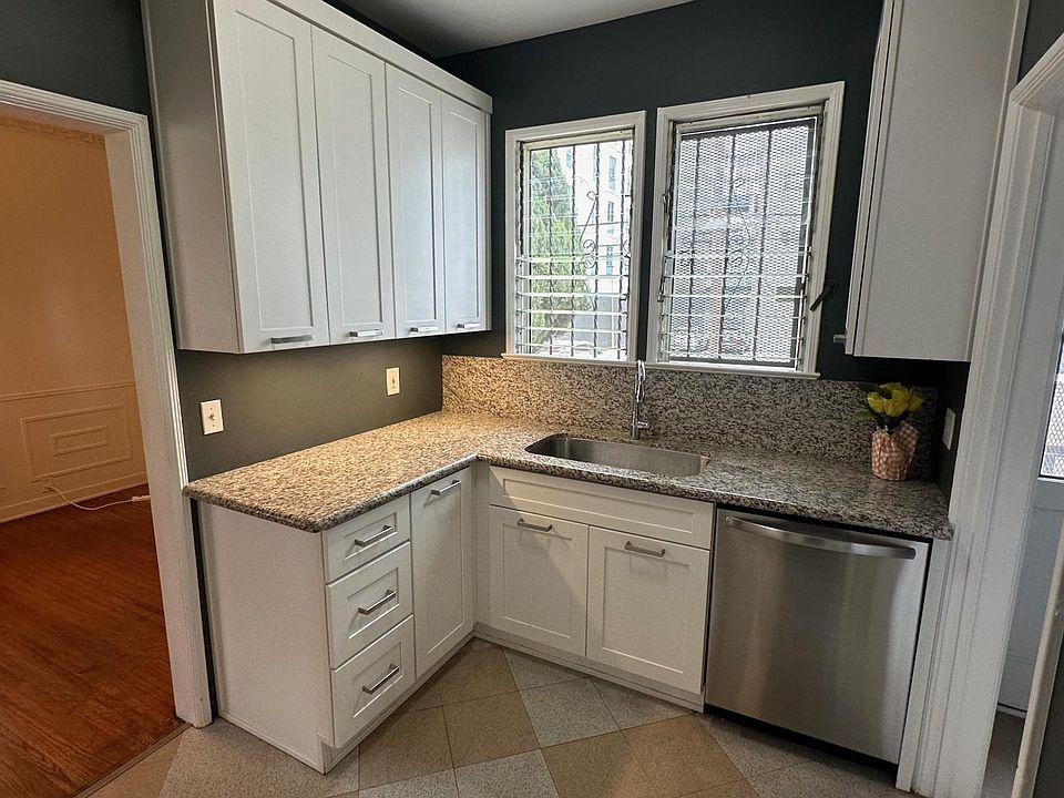 NEW SOUTH FACING KITCHEN W/ SS DISHWASHER
