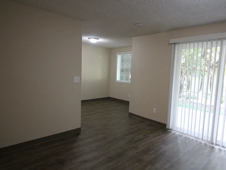 414 E 9th St #6 — Photo 5