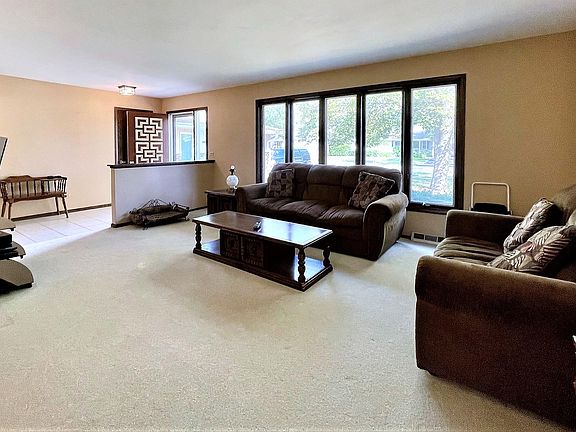 4th image of 636 Longview Dr