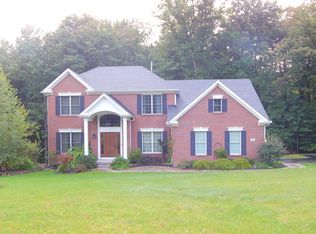 9 Redbrick Rd, Orchard Park, NY 14127