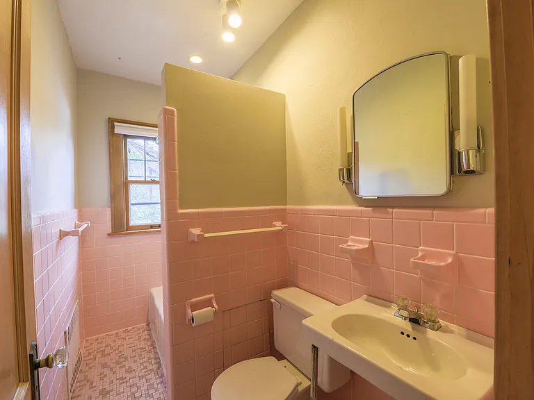 2301 Garfield St NE — Photo 6