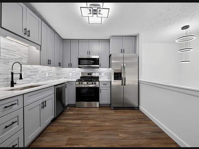 642 Swan Dr — Photo 2