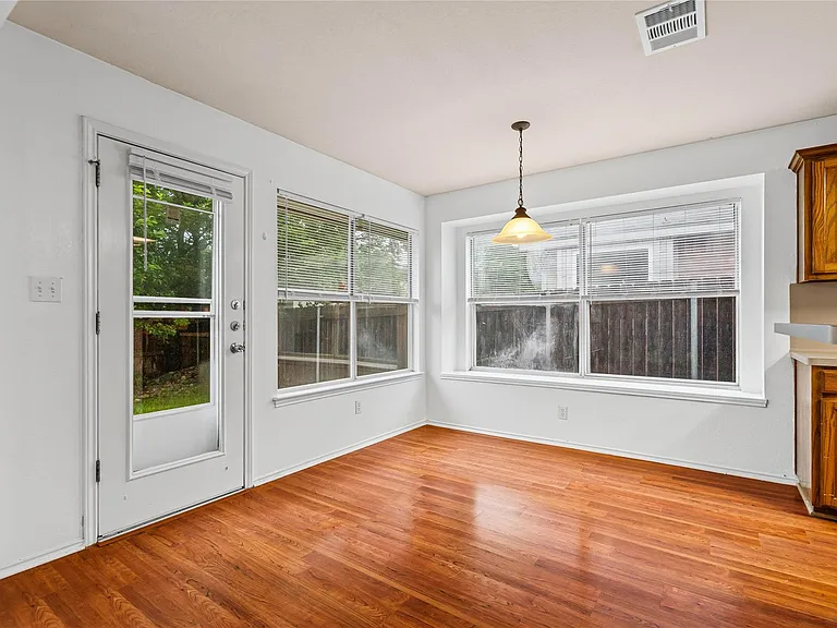 716 Meadow View Dr — Photo 10